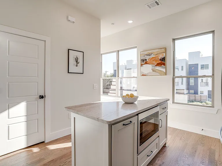 2824 Weisenberger St #102 — Photo 7