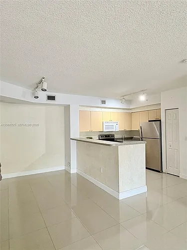 8030 N Nob Hill Rd #105 Photo 1