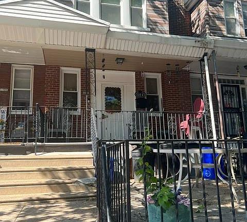 2nd image of 584 E Carver St