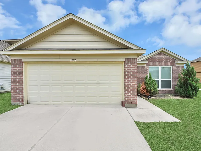 3226 View Valley Trl — Photo 1