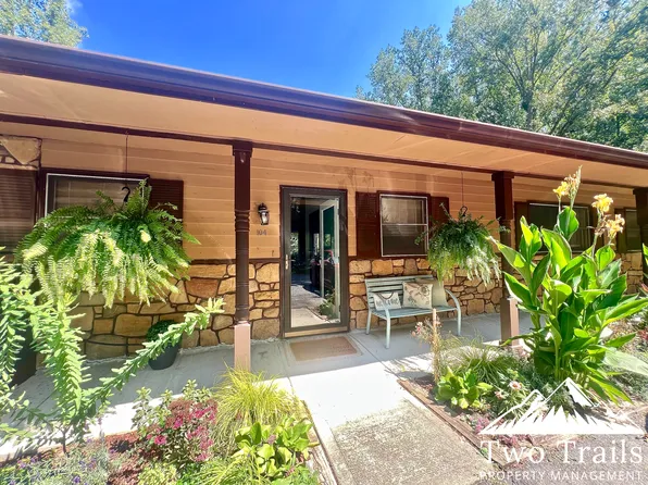 104 View De Lake Dr, Etowah, NC