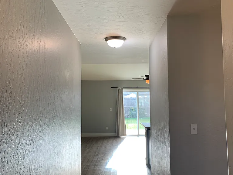 2423 W Corvina Ave — Photo 35