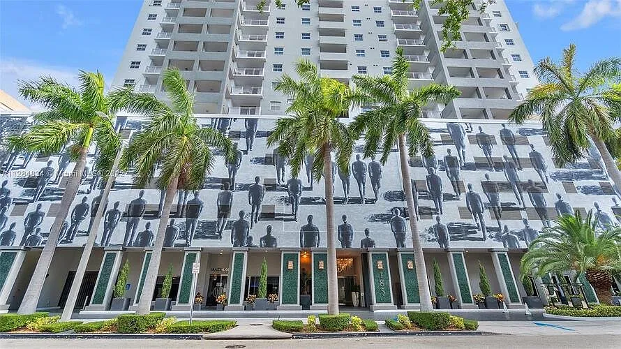 2 bed, 930 sqft, $3,150 — Photo 2