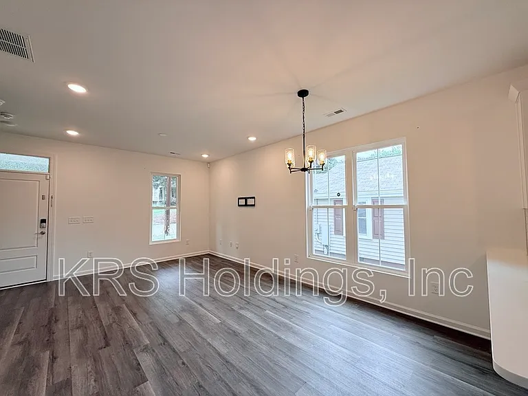 1420 Maplewood Dr #C — Photo 5