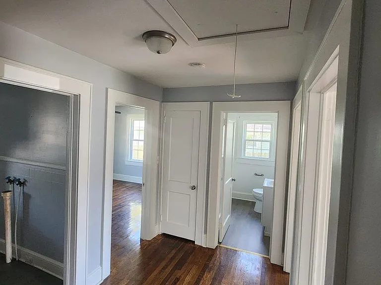 304 W 8th Ave — Photo 10