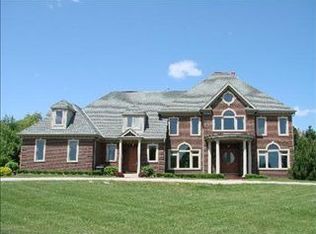 37W716 Stratford Ln, Elgin, IL 60124