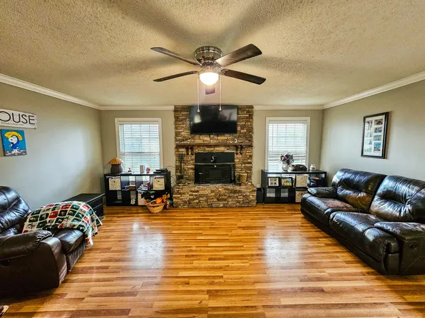 206 Hilltop Dr, Shelbyville, TN 37160