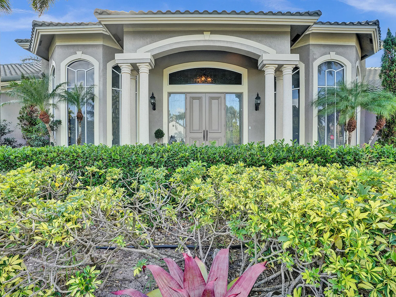 3 bed, 6.0 bath, 7432 sqft, $12,500 — Photo 4