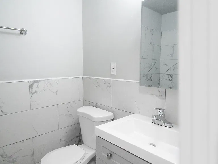 1240 E Washington Ln — Photo 19