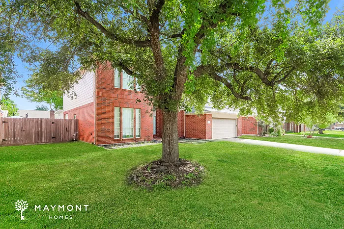 4158 Surreydon Dr — Photo 2