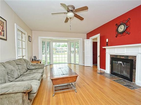2nd image of 1214 W Lake Dr