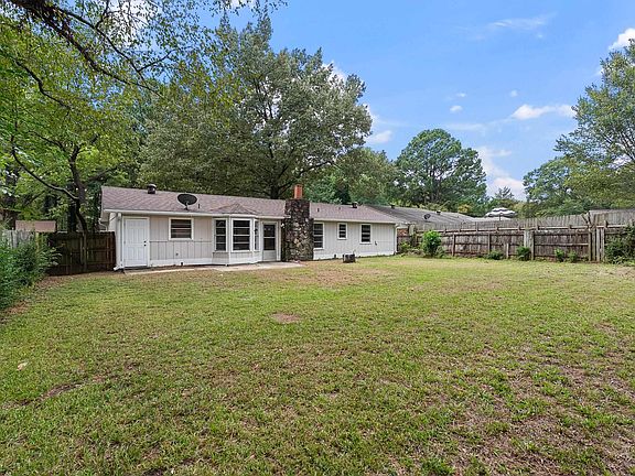 3rd image of 22 Woodlawn Dr