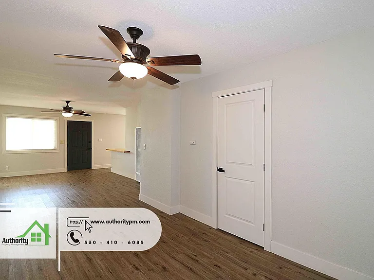 3457 Charles St — Photo 11