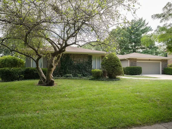 1003 Page Dr, Champaign, IL 61821