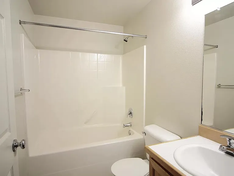 8654 NE Hyde Park Ln — Photo 12