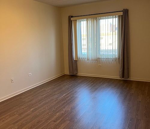 4th image of 6463 N Northwest Hwy APT 208