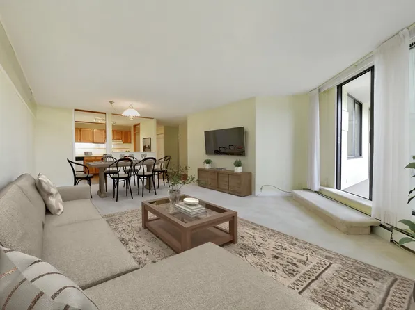1442 Foster St #407, White Rock, BC V4B 3X7