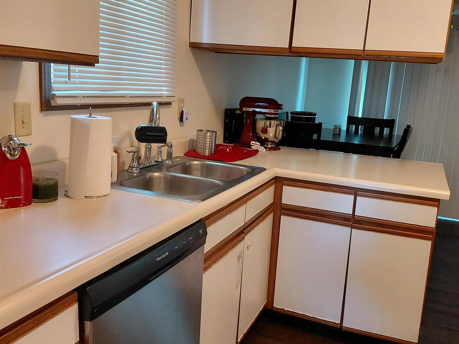 3 bed, 2.5 bath, 1334 sqft, $1,700 — Photo 2