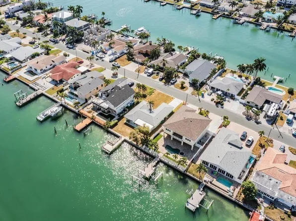 11305 5th St E, Treasure Island, FL 33706