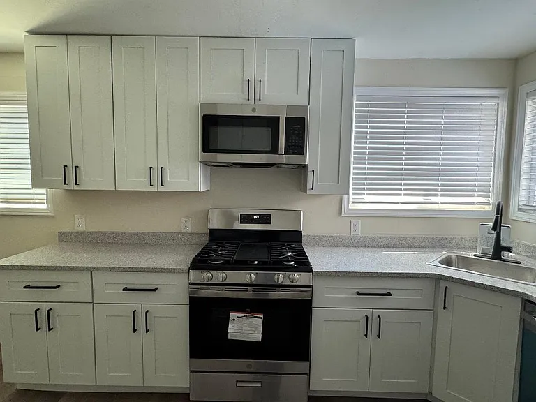 7406 N Judson St — Photo 2