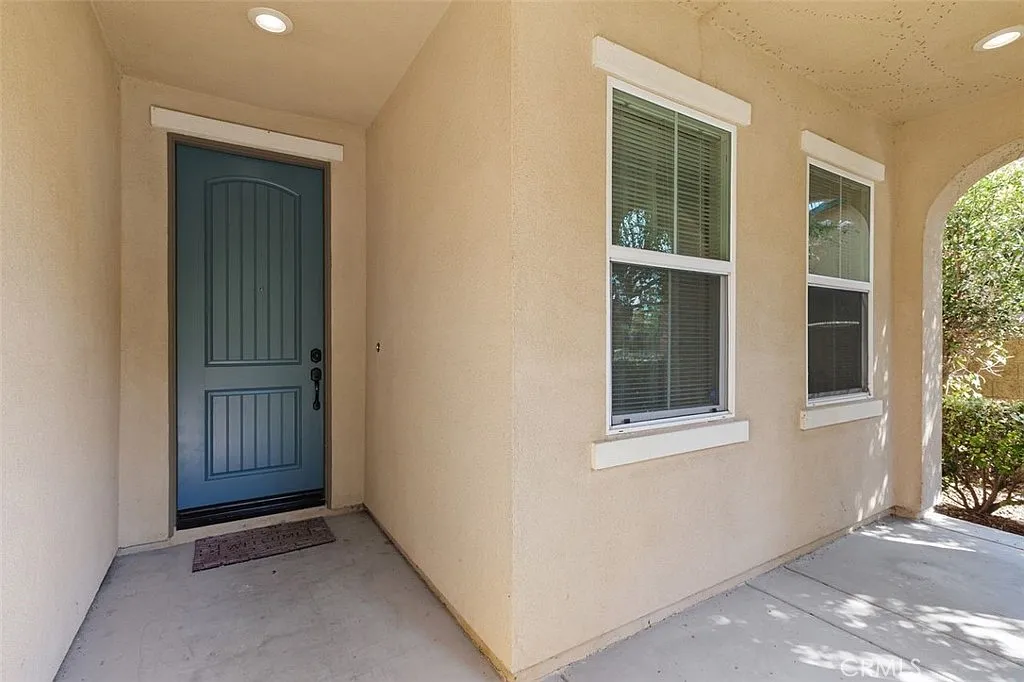 4 bed, 2.5 bath, 2190 sqft, $6,000 — Photo 3