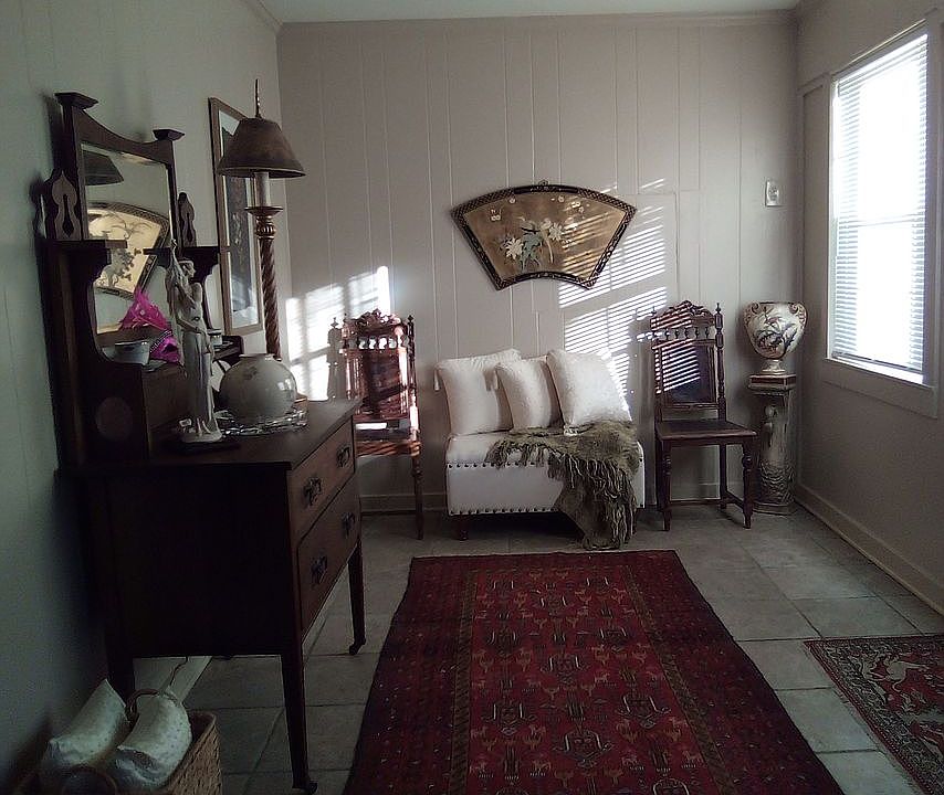 2nd image of 301 Ingleside Dr
