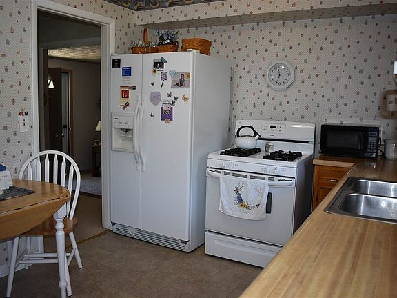 2nd image of 558 Ann St