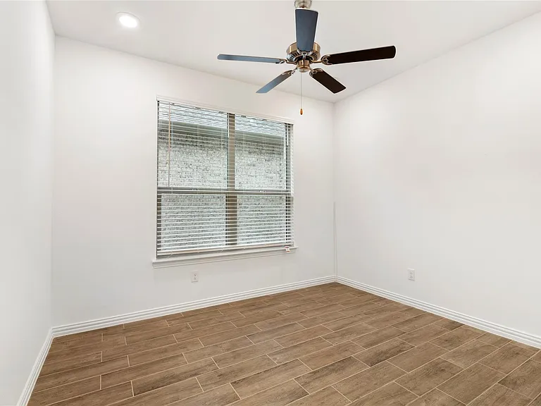 1808 Roadrunner Dr — Photo 8