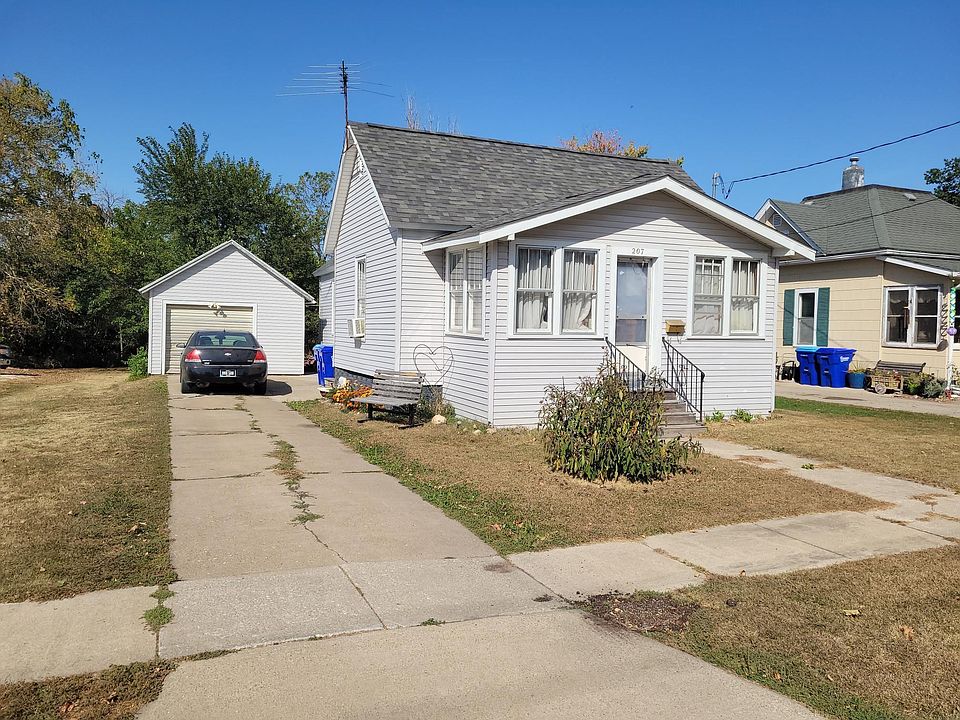 1st image of 207 1st St NE