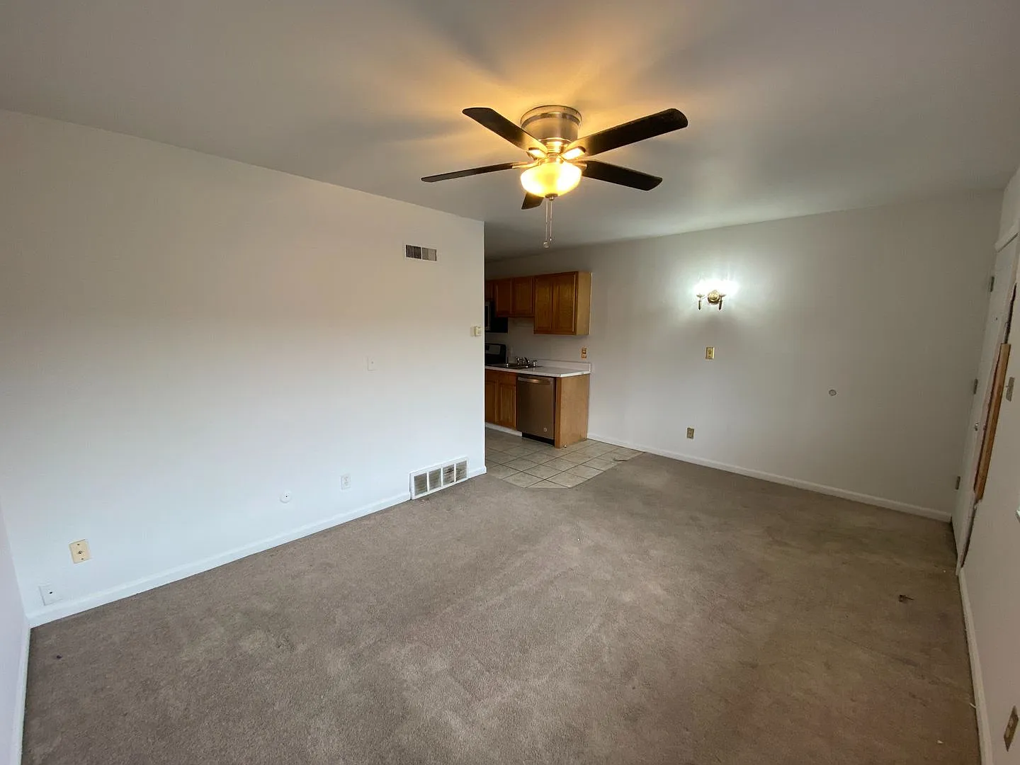 N High St 2232 SSR — Photo 3