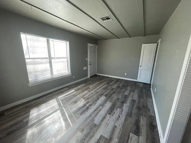 1015 E Arkansas St — Photo 3