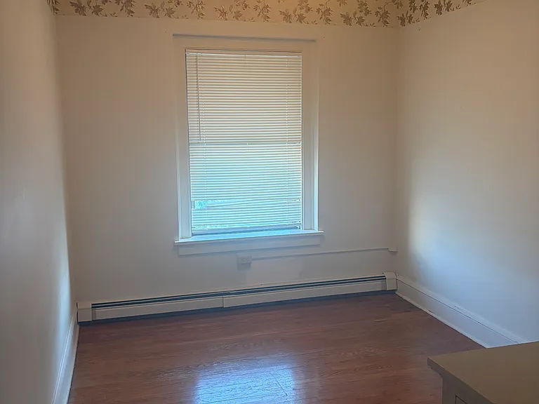 1709 Shields Ave #6 — Photo 6