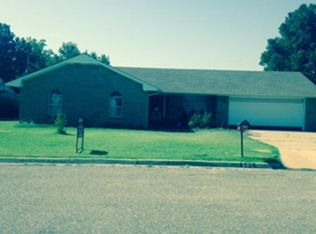 560 Skyview Dr, Watonga, OK 73772
