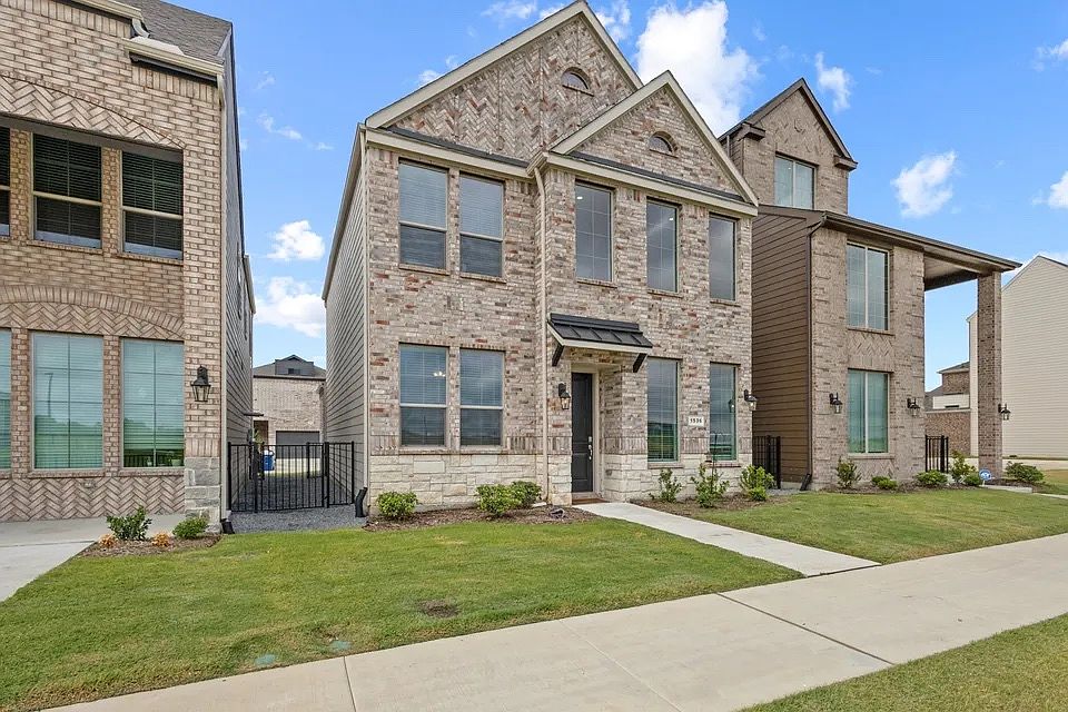 1st image of 1536 Lake District Dr