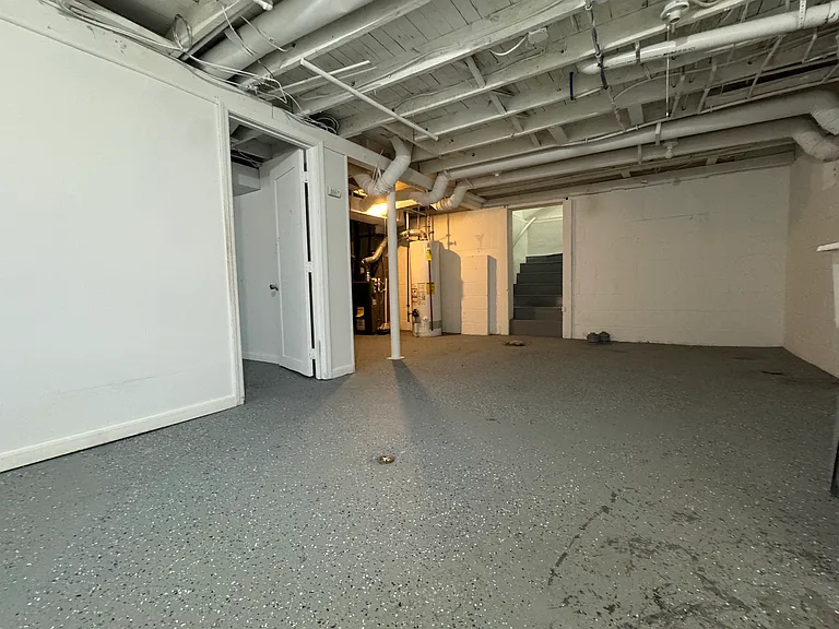 20741 Curie — Photo 18