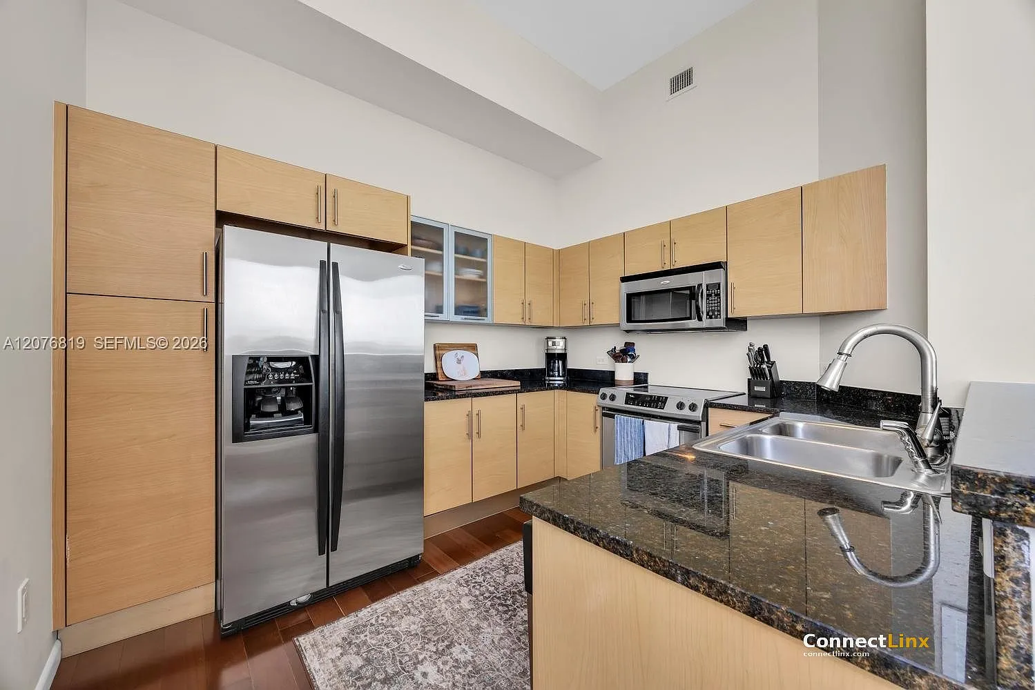 2 bed, 2.0 bath, 1400 sqft, $6,000 — Photo 4