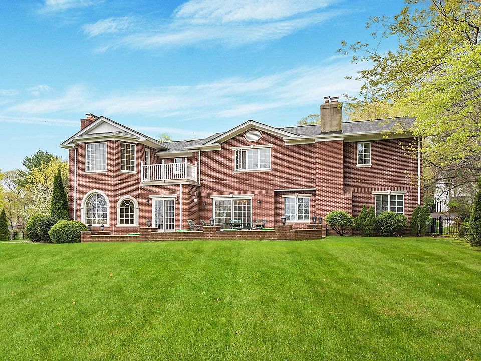 1st image of 240 Chestnut Dr