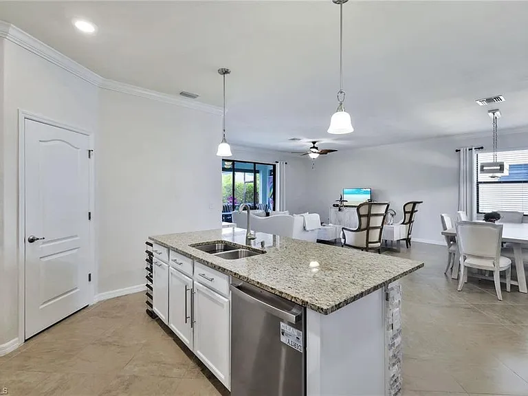 9207 Shadow Oak Ln — Photo 10