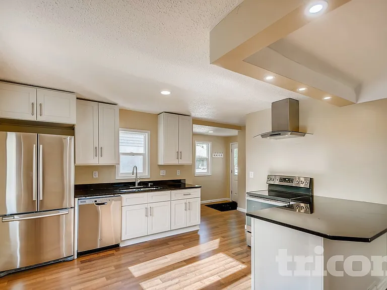 2545 Edgerton St — Photo 3