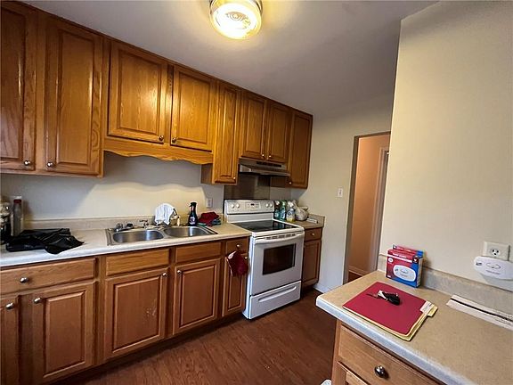 3rd image of 521 Avenue F
