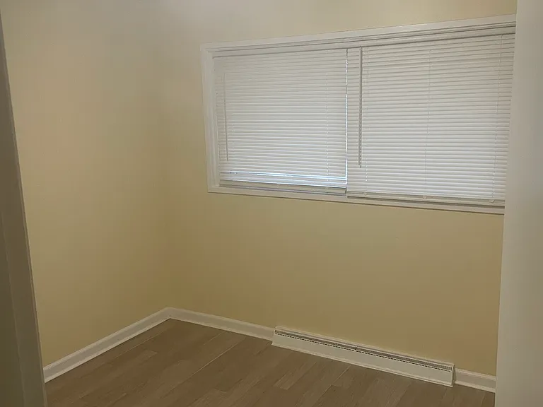 9625 Newton Dr — Photo 11