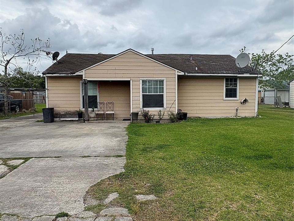 1st image of 13013 Breezeway St
