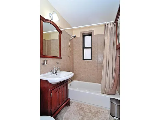 Sold by Re/Max In The City | media 1