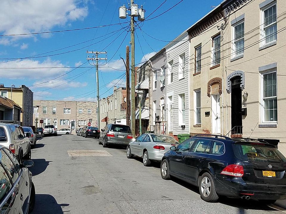 2nd image of 315 Baylis St