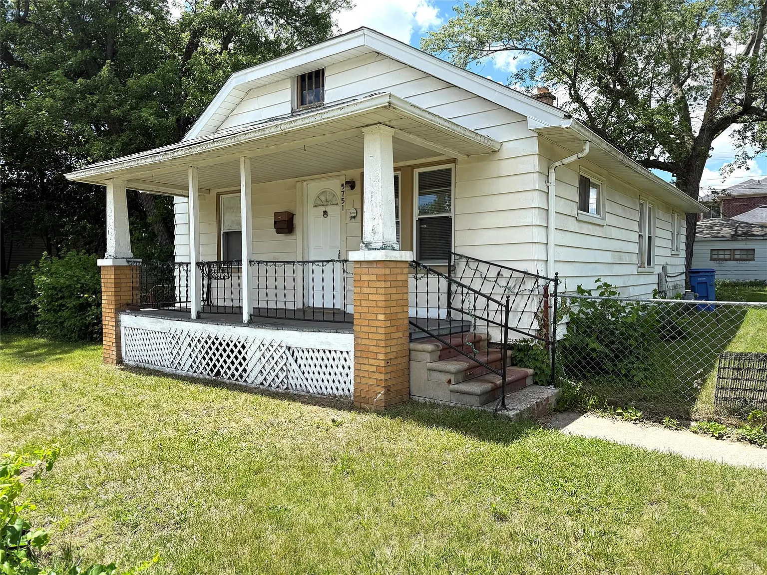 2 bed, 1.0 bath, 900 sqft, $1,395 — Photo 1