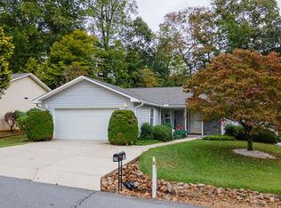 29 Cove Xing, Franklin, NC 28734