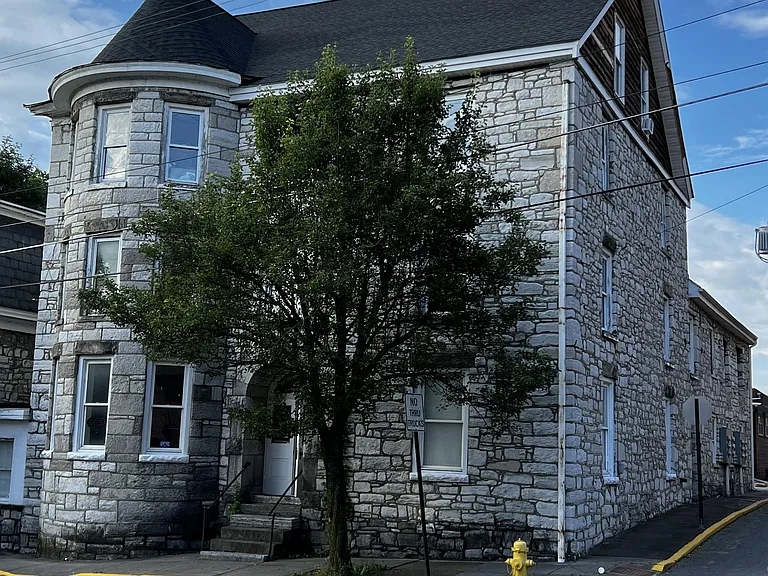 200 E King St #C — Photo 12