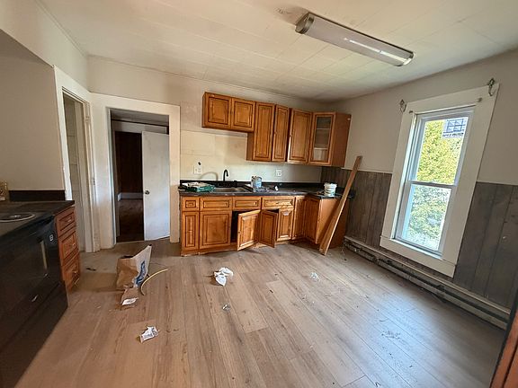 4th image of 804 Main St #A