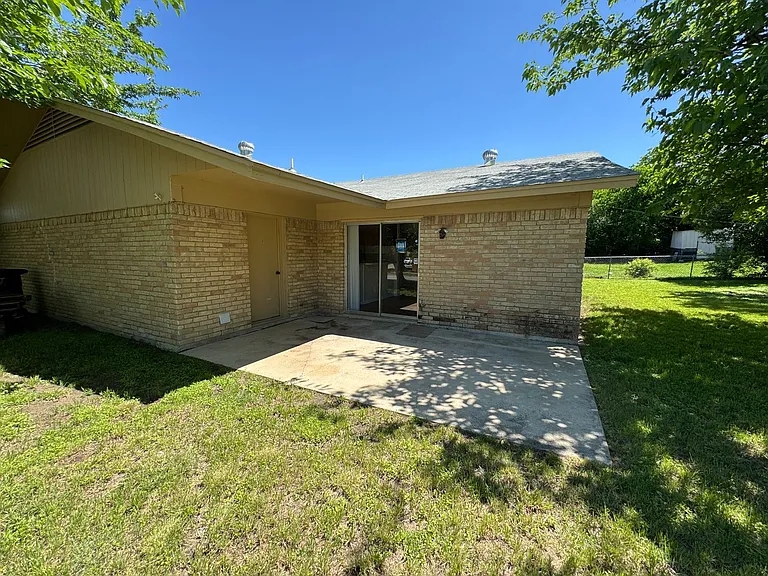 1526 Leader Dr — Photo 34