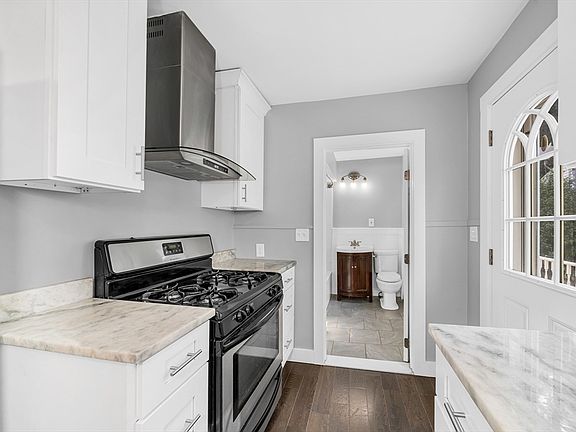 4th image of 2 California Ln
